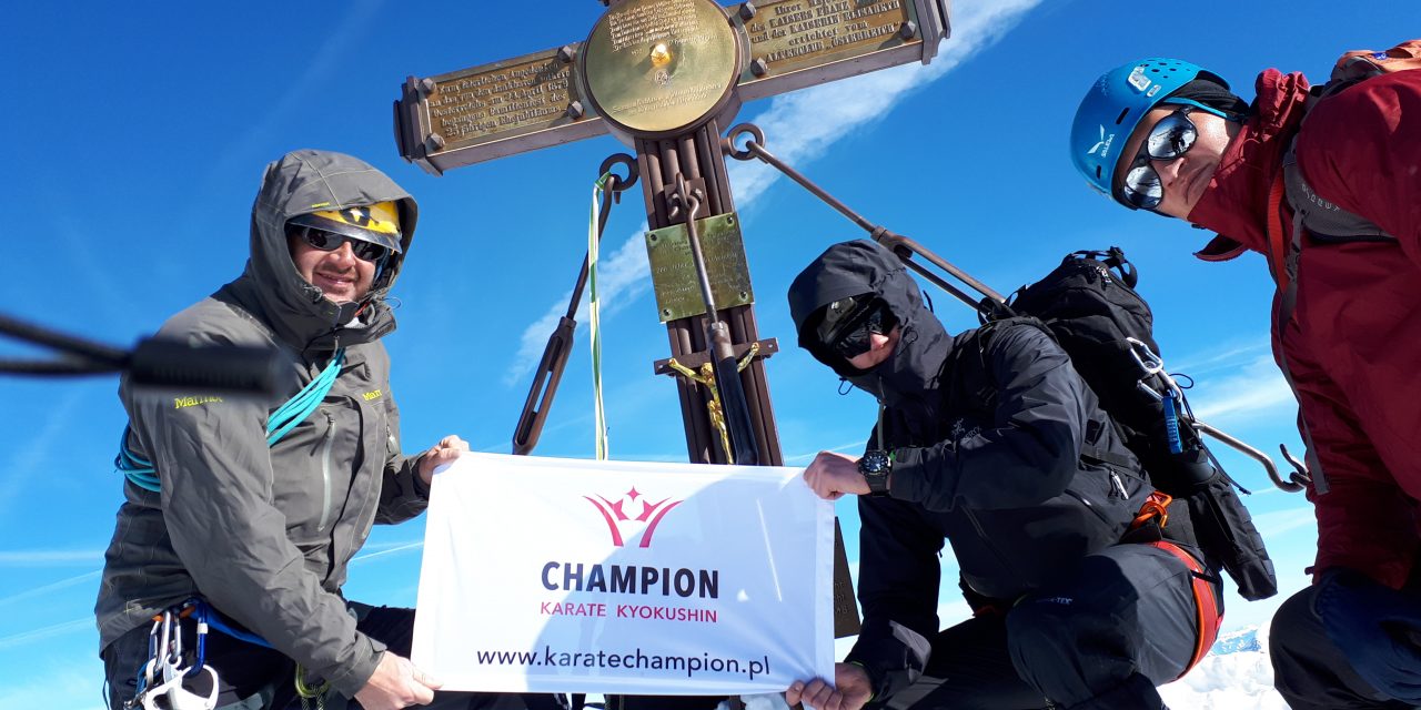 Flaga Chamiona na najwyższym szczycie Austrii – Fotorelacja i wideo